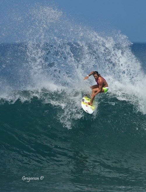 cbssurfer:Courtney Conlogue… blasting Hawaii