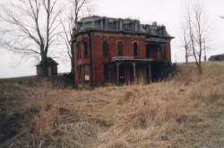 abandonedography: The Mudhouse Mansion (now lost to demolition) (source) 