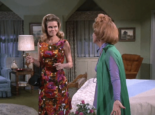 Elizabeth Montgomery And Agnes Moorehead As Samantha And Endora In Bewitched 