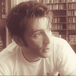donnastroy:  David Tennant’s video diary, series 3  → David’s great hair  