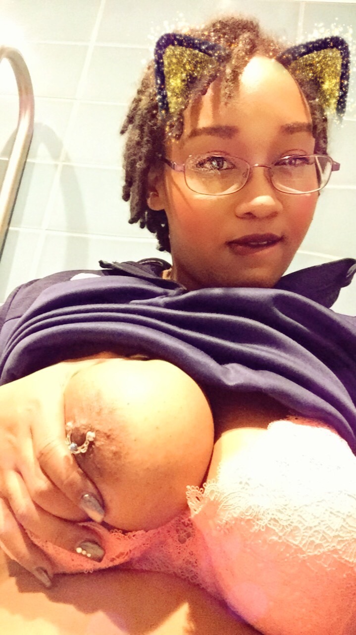 csmitty4u:  missygotdajuice:  I’m always sending my fave nudes when I get to work