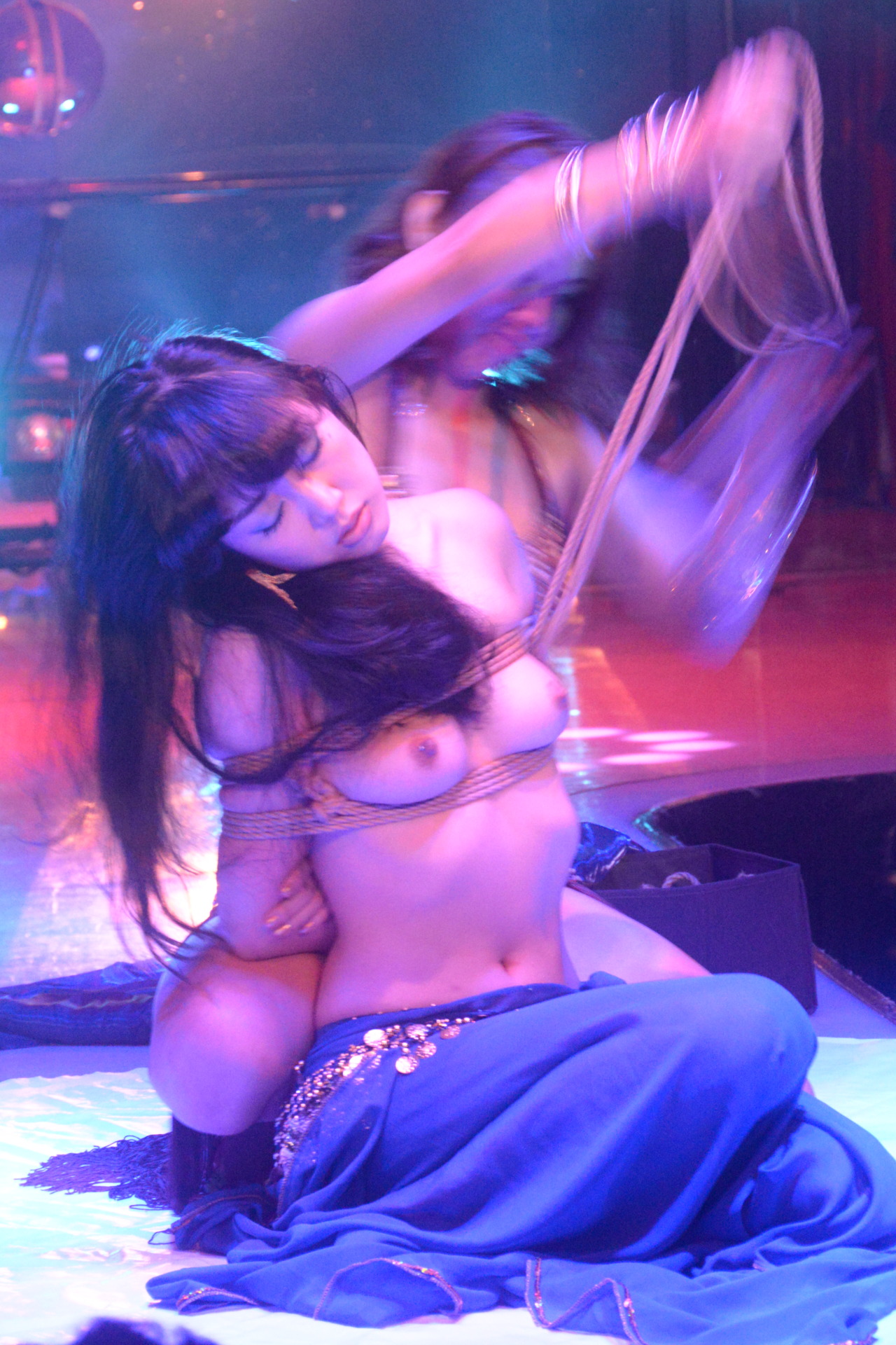 miki-misaki:  2013.9.23 DX SM LIVE @ DX Kabukicho Theater Rope: Ichika Hiiragi Model: