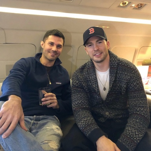 weheartchrisevans: adamlavorgna: Pinot, private jet and Utah with the boys #parkcity