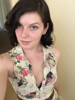 dreamtgirls:  Laura :   Showing the world the true beauty of trans women.   http://ukulele-laura.tumblr.com/   live your beauty, not a definition perpetrated by society