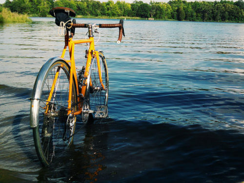 thalasin: Dipping my feet by eccentricVelo on Flickr.Dipping my feet