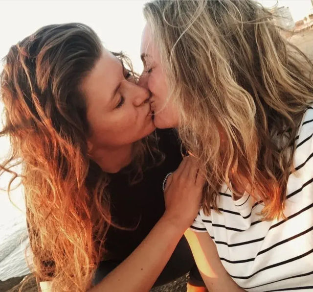 Sex lesbianlovekissing: pictures
