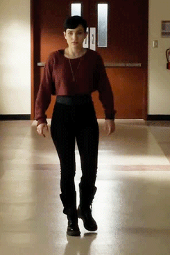 slothbitchphantroyler:frostcanaries:The outfit that fucked up the whole fandomshakira better watch o