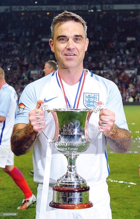 letlovebyourenergy:Soccer Aid 2016.