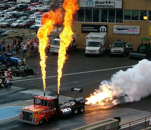 Bandimere PYRO Jet Truck.(par Rocketbilly Racing LLC)