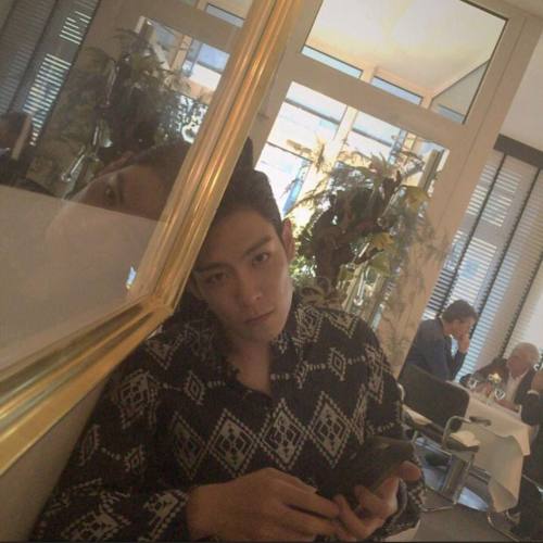 koreanghetto:    160428 TOP Instagram:    