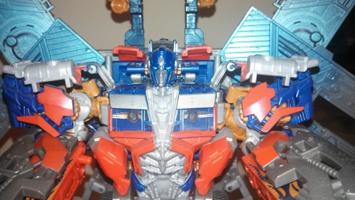 patticusprime:  My Optimus Prime with and without the battle armor!