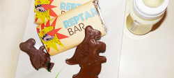 theweepingtimelord:  REPTAR BARS!!! Recipe under the cut. Reptar bar! Reptar bar! The candy bar supreme!! The candy bar that turns your tongue greeeen!! Read More 