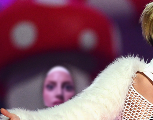 ggaga:  buy applause on itunes 