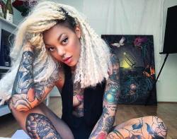 blackgirlsinked:  An awesome Swedish female tattooist 😍😍😍😍 By the name of Miryam Lumpini…