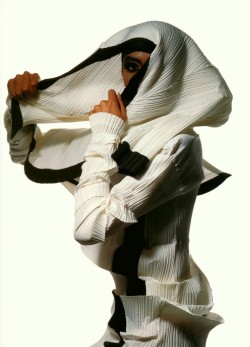 jinxproof:  Issey Miyake F/W 1990-91© Irving Penn