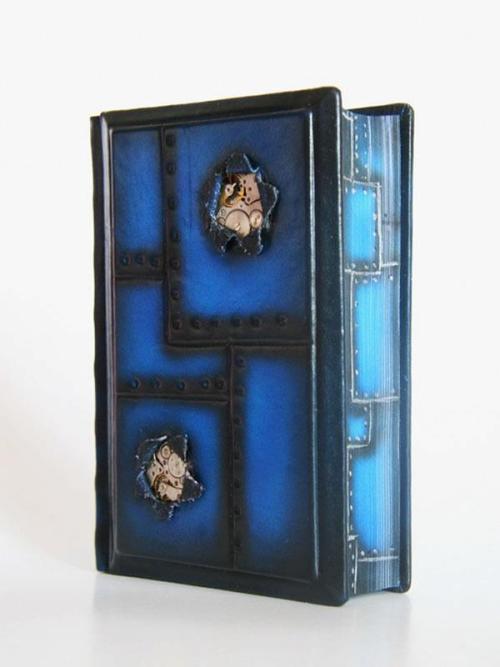 aidiosacademia: Handmade leather-bound journals by Dragos Man. I’ve recently interviewed him a