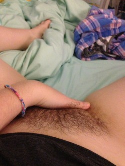 real-woman-are-rubenesque:  I thank all women who leave their bush natural. Isn’t it beautiful? Keep it hairy ladies… Thank you …. 