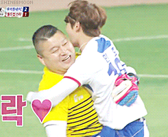 shineemoon:Minho celebrating with Kang Hodong after scoring a goal