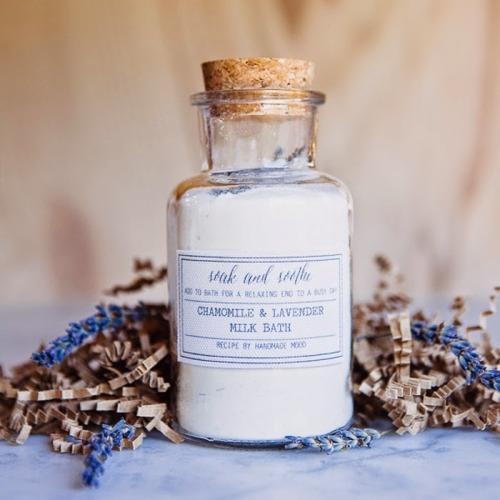 diychristmascrafts:DIY Chamomile Lavender Milk Bath Recipe and Printable from Handmade Mood. This is