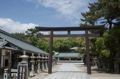 shrine (1) by INVISIBLE AVia Flickr:SIGMA DP2