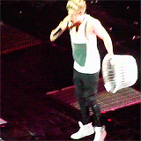   @NiallOfficial: Guess what Im doin today?@NiallOfficial: absolutely nothing  