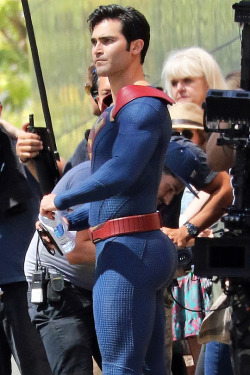 zacefronsbf:  Tyler Hoechlin on the set of