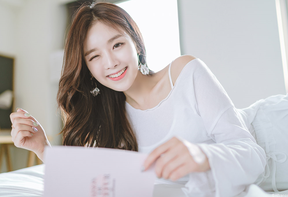 korean-dreams-girls:  Kim Shin Yeong - June 12, 2018 1st Set