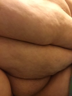 bigxgirlsxlovexsex:  fat nakedness! :) Love