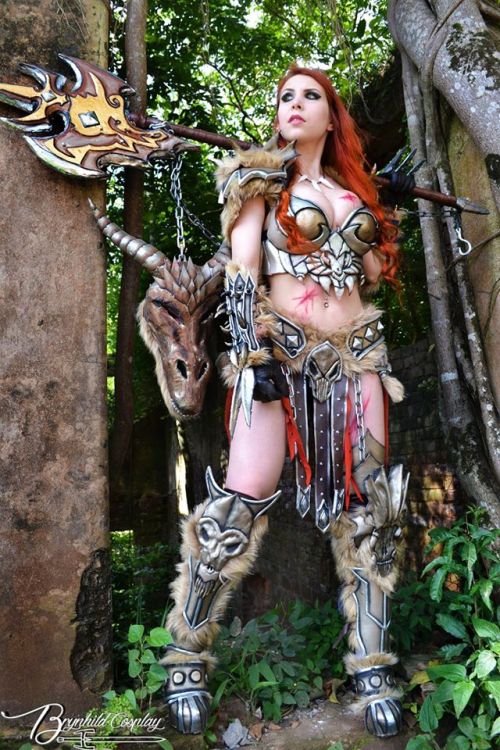 cosplayandgeekstuff:    Brynhild Cosplay (Brazil) as Barbarian.   Photos by: RafaConte Artwork   