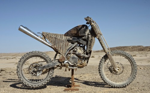 itrhymeswithcannibal:the custom bikes of Mad Max: Fury Road(more)