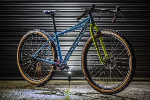 suite116:(via Farr’s Twin-T Hardtail is a Ducati-Inspired Steel Throwback - Pinkbike)