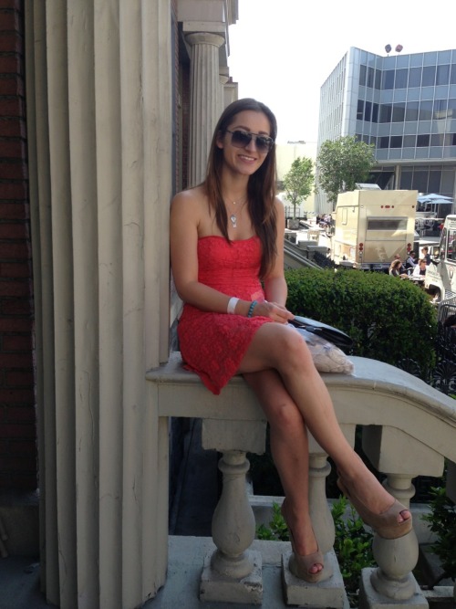 crossedlegs:  http://crossedlegs.tumblr.com adult photos