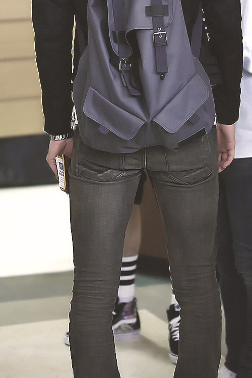 deepthroating-sehun:telekineticluminosity:»Honey Thighs