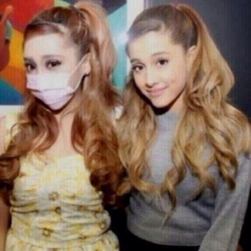agrande-news:Ariana with a fan in Japan