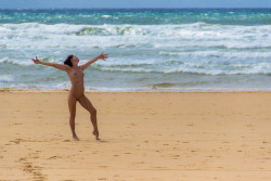 beach-ball:  Enjoy (di erik.raev) 