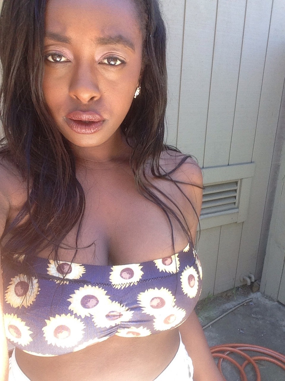 patriotic-dash:  tatianamacintosh:  Tatiana 🌻  *fans self* I’m not hot, its