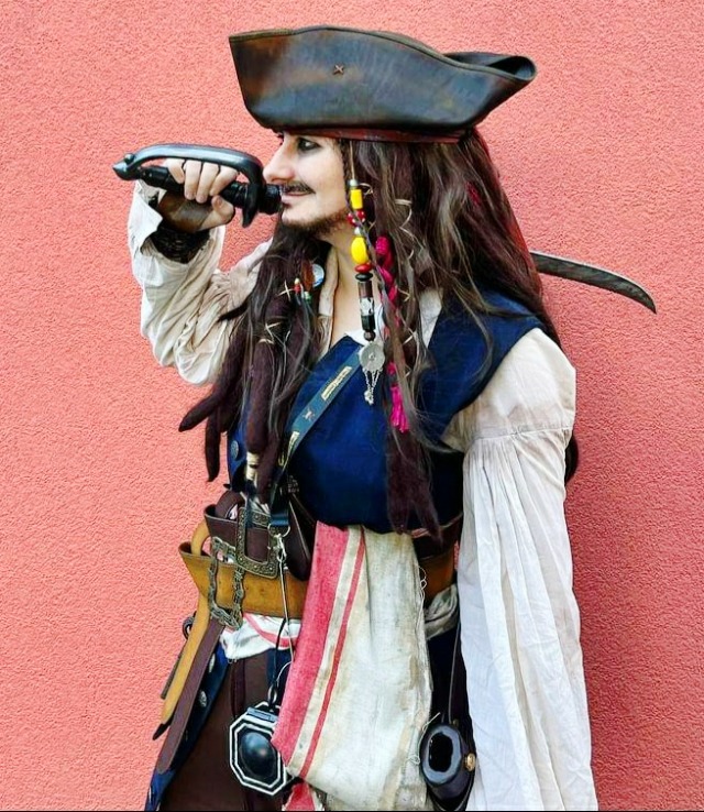 Cosplay photo dump PT2! 
This is when I attended MCM in October as Cap'n Sparrow once again. I added a couple minor additions 