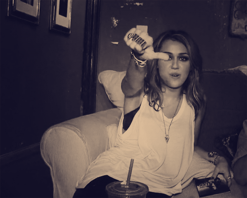 b-a-n-g-e-r-zz:  ~ Miley Cyrus blog, follow back similar ~