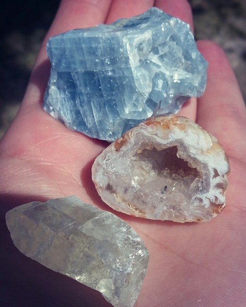 smoketogethighcustheworldissolow:  Blue calcite, coco geode, and hiddenite