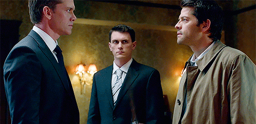 timetraveldean: Castiel + Flipping the Angel Blade