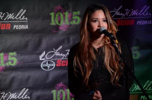 villegas-news:  live1015phoenix: .@JasmineVillegas teams with @KendrickLamar for #ThatsMeRightThere Video… Watch: http://cbsloc.al/1vrvsWf 