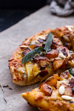 yummyinmytumbly:  Sweet ‘n’ Spicy Fall Harvest Pizza w/ Roasted Butternut, Cider Caramelized Onions + Bacon