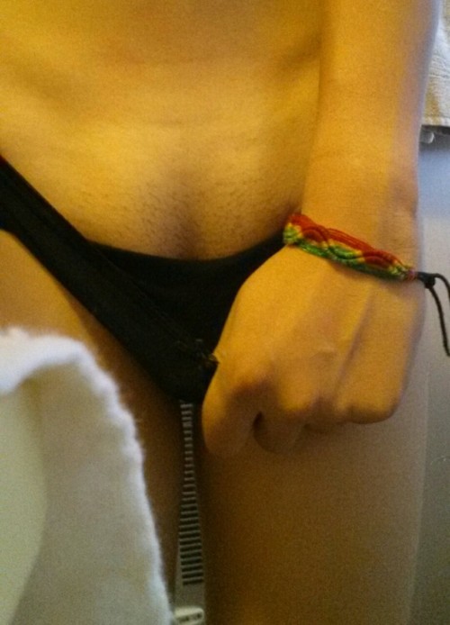 siphery:  iamtrapbug:  hai cuties… here’s some bum and traptastic photos c;  Super cute.  Adorable ass you’ve got there hun 💋