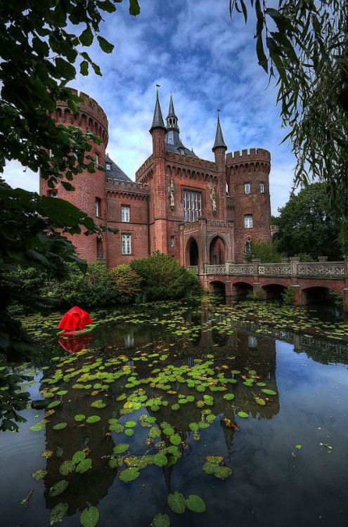 Schloss Moyland / Germany (by martin Mbottrop).