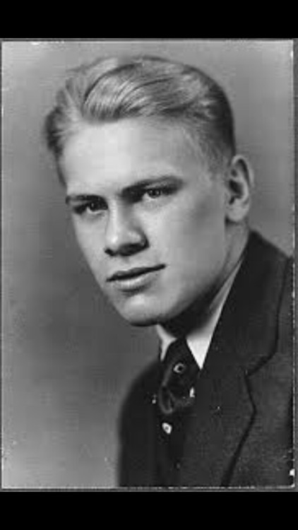 sassy-kartoffeln4042:Can we just talk about young Gerald Ford for a sec? Hot damn