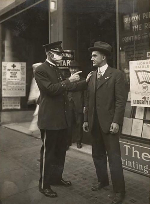 vintageeveryday:Wear A Mask Or Go To Jail: Vintage photos show San Francisco’s ‘mask slackers’ got arrested during the 1918 flu pandemic.