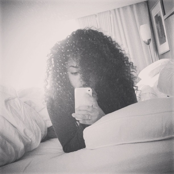 miss-amara:  I can’t get outta bed 😩 