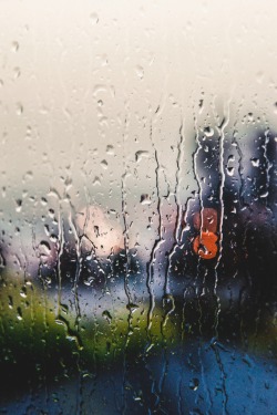 r2–d2:  Window rain drops | Tracy