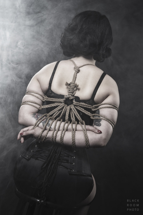 bdsm-place:  Dolly by BlackRoomPhoto Superior bondage :)