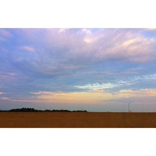 <p>Moon over Missouri. #bransonfiddlefest #roadtrip  (at Grand Country Music Hall)</p>